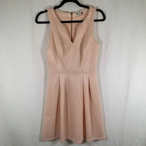 KUT from the Kloth Dress Women's 2 Light Pink Textured Vneck Fit + Flare